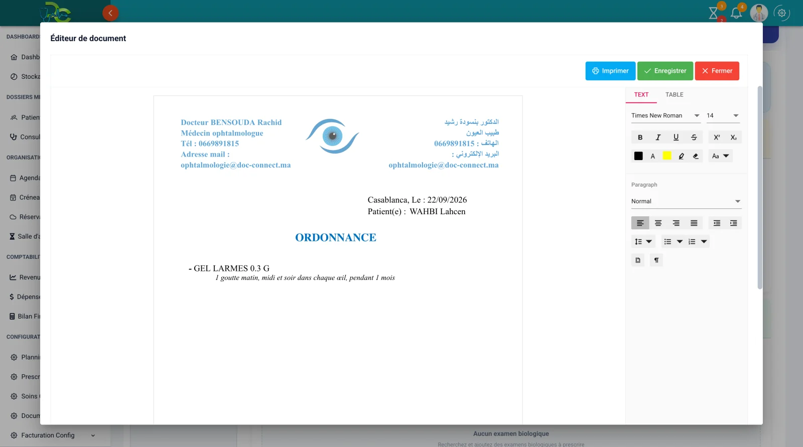 L’éditeur de document ouvert sur une ordonnance : l’en-tête du médecin en français et en arabe, la ville et la date, le nom du patient, le médicament prescrit avec sa posologie, et la barre de mise en forme à droite (police, gras, alignement, listes, tableaux).